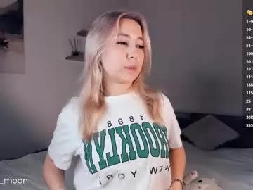 Freechat _golden_moon_ on Chaturbate