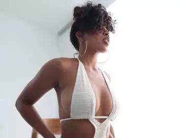 gia_curly on Chaturbate