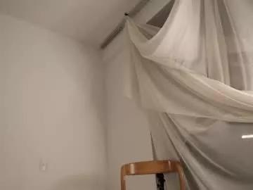 gia_curly on Chaturbate