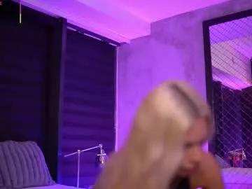 Freechat ivyrowa on Chaturbate