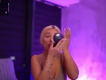 Freechat ivyrowa on Chaturbate