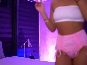 Freechat ivyrowa on Chaturbate