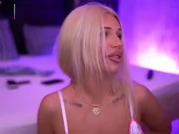 Freechat ivyrowa on Chaturbate