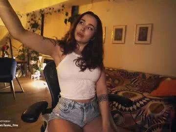 leonamell on Chaturbate