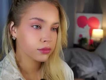 lipswithsmileonthem on Chaturbate