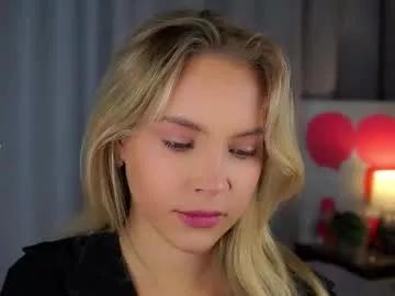 lipswithsmileonthem on Chaturbate