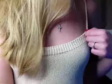 lipswithsweetonthem on Chaturbate