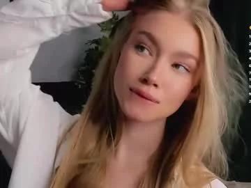 lipswithsweetonthem on Chaturbate