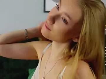 lipswithsweetonthem on Chaturbate