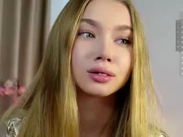 lipswithsweetonthem on Chaturbate