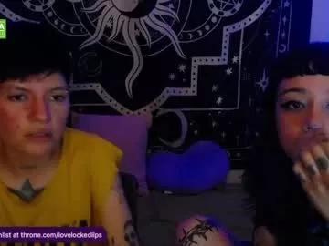 lovelockedlips on Chaturbate