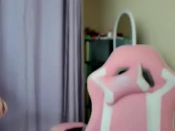 lovely_leah23 on Chaturbate