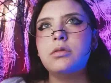 Freechat mikaskullcs on Chaturbate