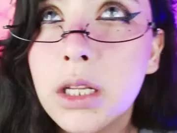 Freechat mikaskullcs on Chaturbate