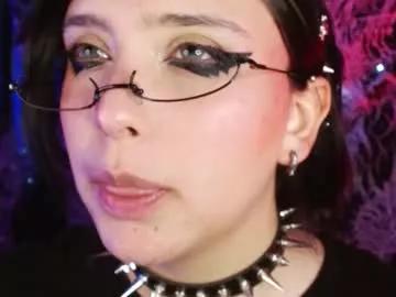 Freechat mikaskullcs on Chaturbate