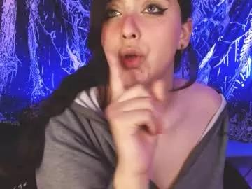 Freechat mikaskullcs on Chaturbate