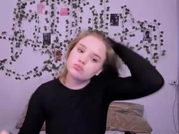 Freechat mina27372 on Chaturbate