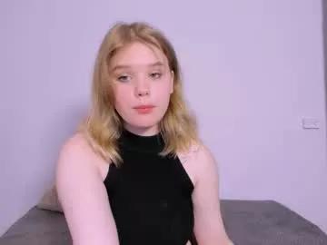 Freechat mina27372 on Chaturbate