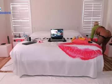 Freechat naughtyobsessions on Chaturbate