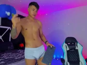santiagoreyesft on Chaturbate
