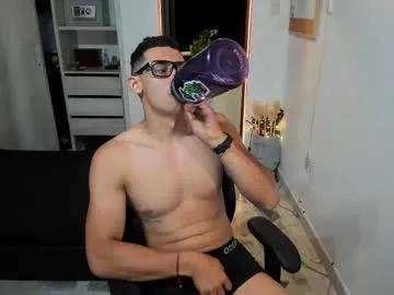 travis_bakerr on Chaturbate