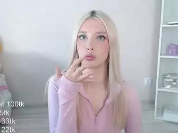 vickyfuckingdoll on Chaturbate