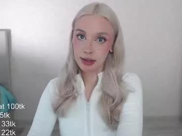 vickyfuckingdoll on Chaturbate