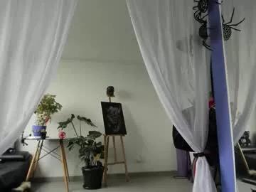 witchofhearts on Chaturbate