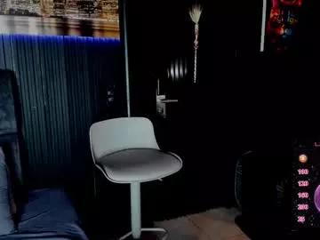 zhoestrong on Chaturbate