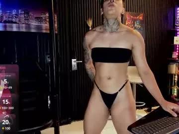 zhoestrong on Chaturbate