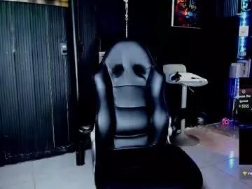 zhoestrong on Chaturbate