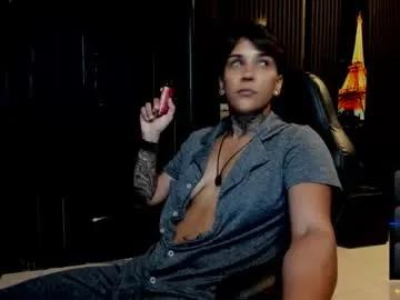 zhoestrong on Chaturbate