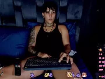 zhoestrong on Chaturbate
