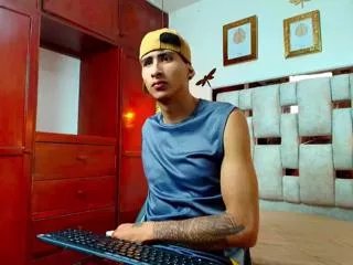 Offline max_becford on Flirt4Free