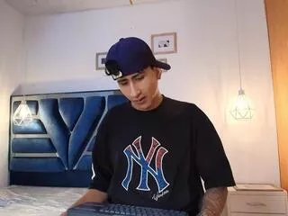 Offline max_becford on Flirt4Free