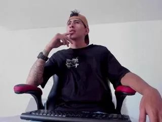 Offline max_becford on Flirt4Free