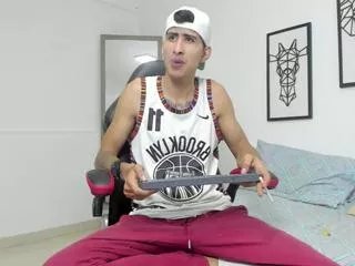 Offline max_becford on Flirt4Free