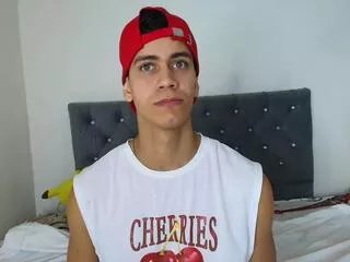 Offline maximiliano_fire on Flirt4Free