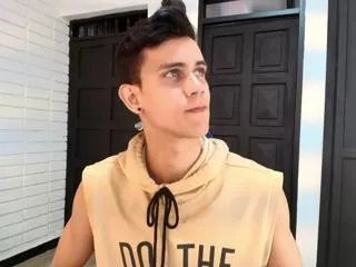 Offline maximiliano_fire on Flirt4Free
