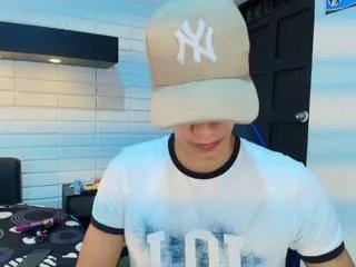 Offline maximiliano_fire on Flirt4Free