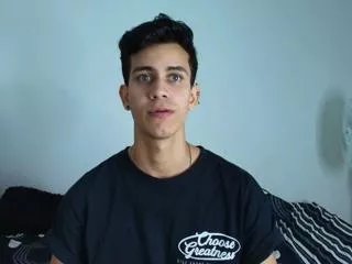 Offline maximiliano_fire on Flirt4Free