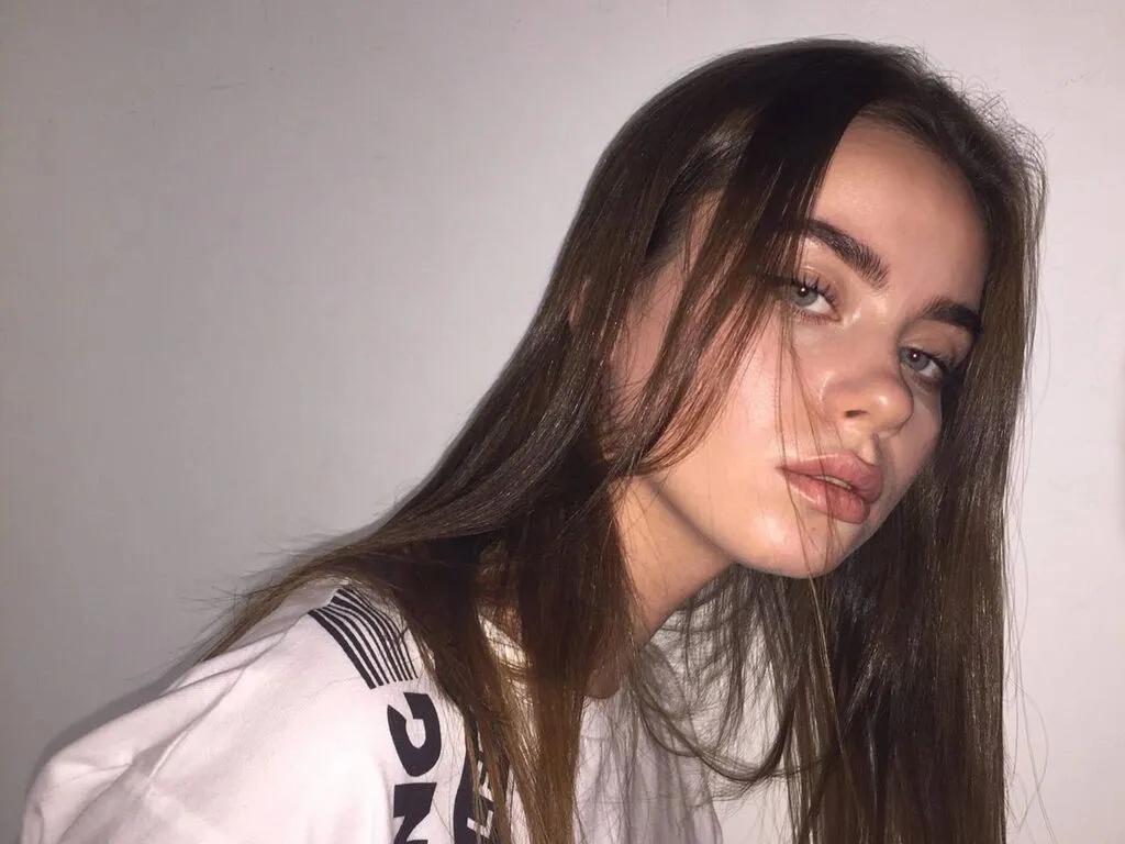 AmeliPovilain on LiveJasmin