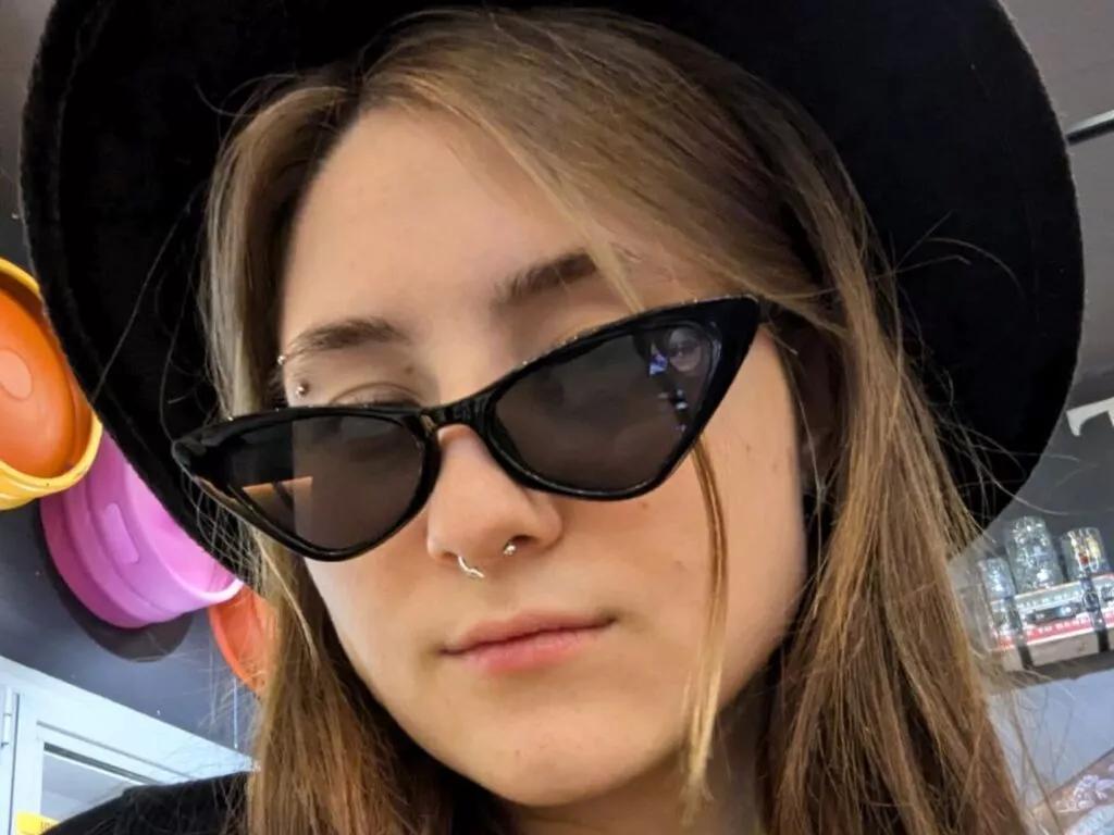 EasterCaris on LiveJasmin 
