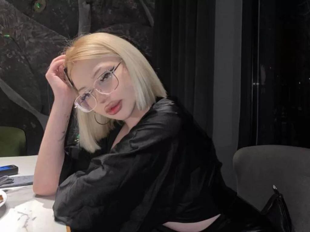 JuliaBase on LiveJasmin 