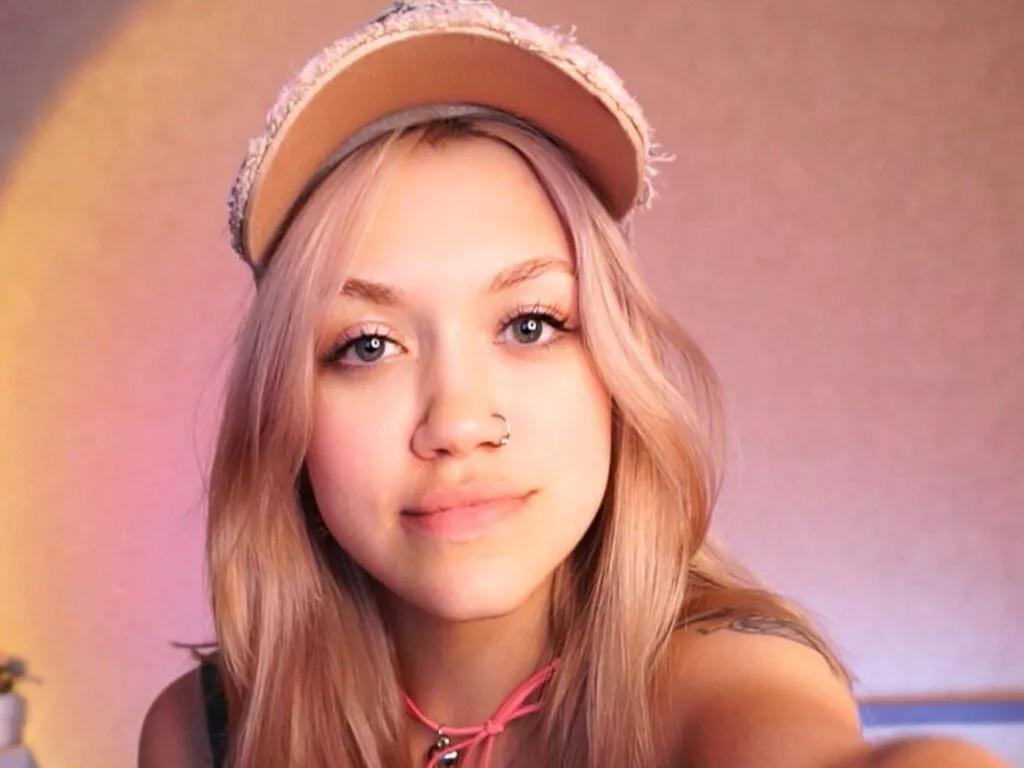 KiraSardewys on LiveJasmin
