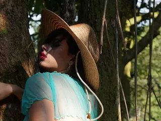 Offline kattiiefitch on Streamate