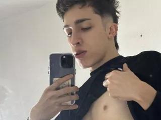 Latinmilktwo on Streamate 