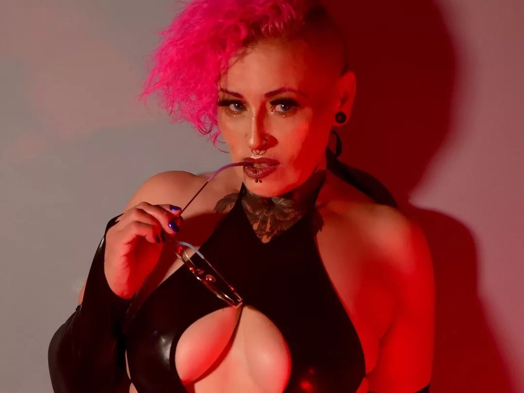 Offline SandyyRose on Streamate