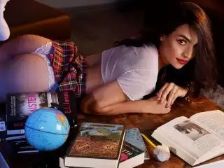 Offline SaraSstonee on Streamate