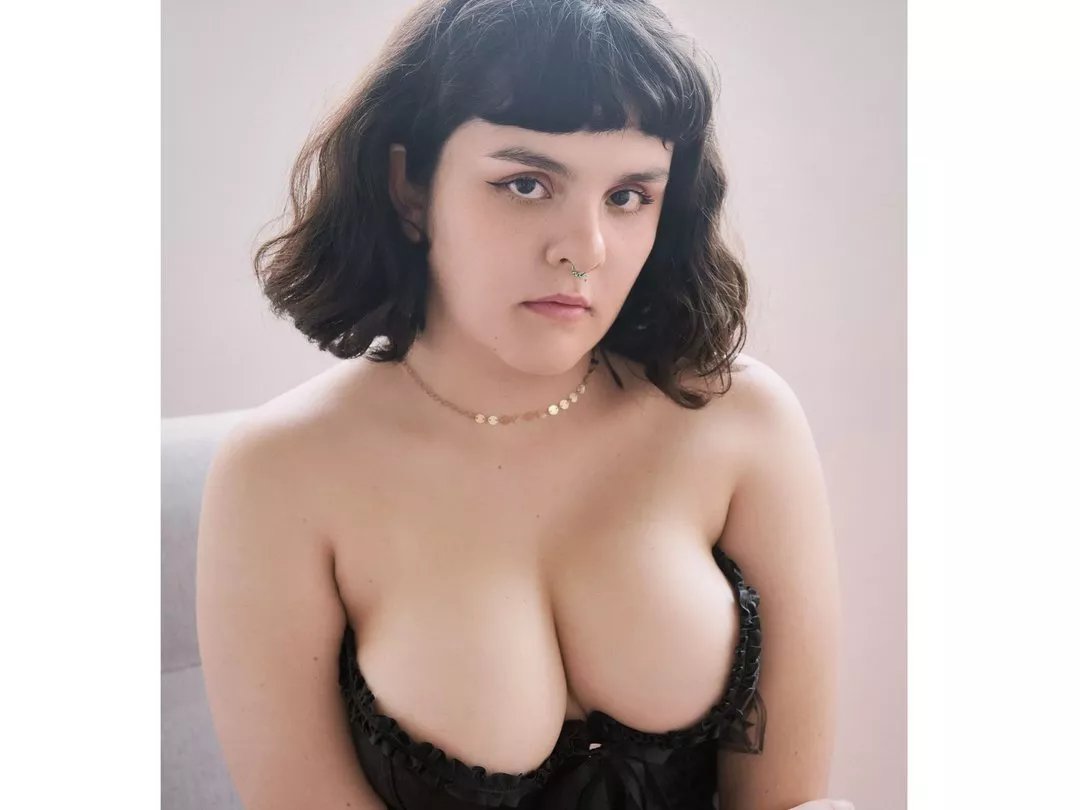 Offline SofiaCoolle on Streamate